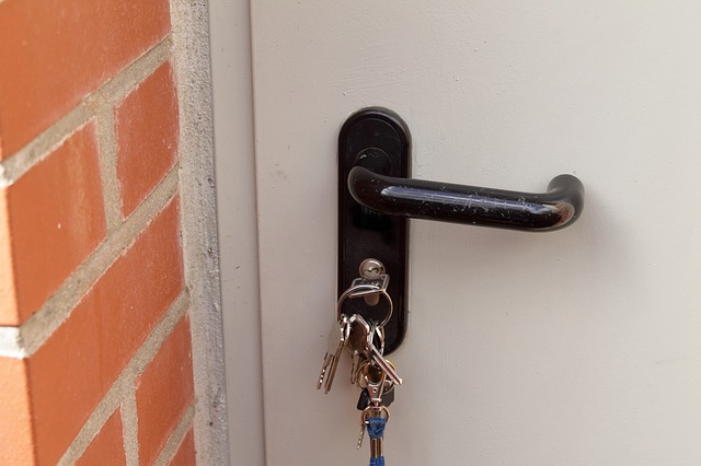 Como reparar llaves atascadas en puertas